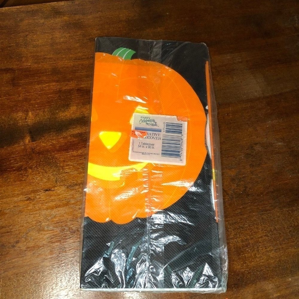 Vintage Gibson Halloween Jack-O-Lantern Tablecover Pumpkin Tablecloth 54x96 NEW - Picture 2 of 6